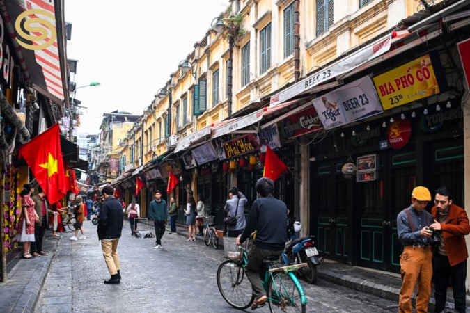 walking around Hanoi's Old Quarter